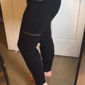 Very cute Athleta cargo joggers!